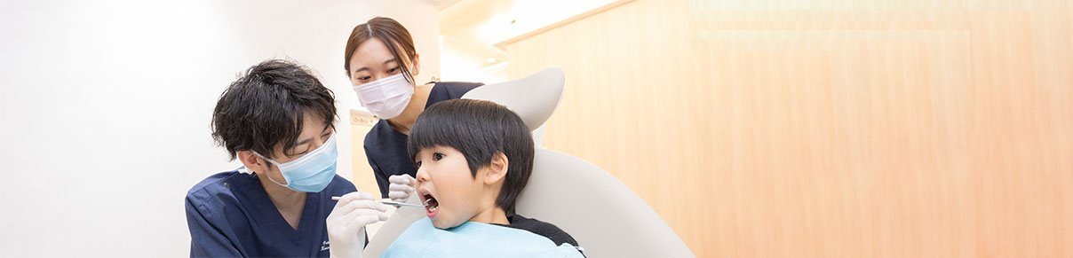 お子様の口腔内の診察状況